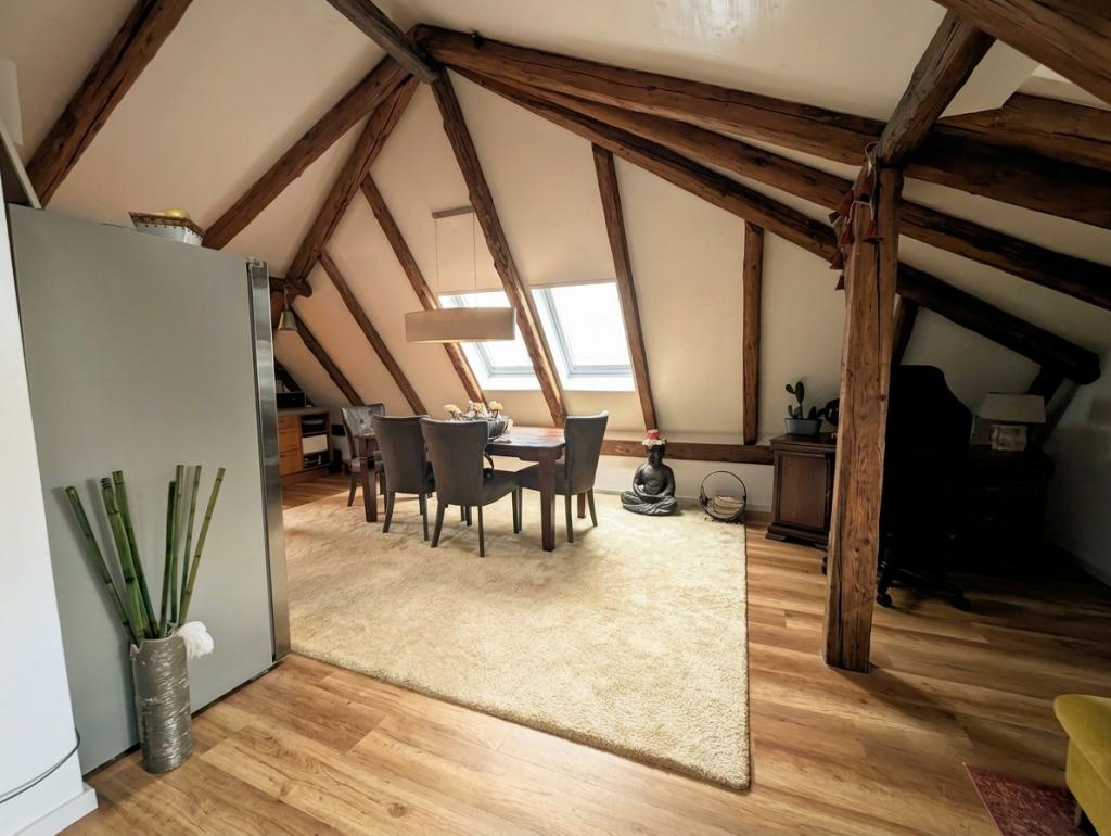 Altbauflair neu gedacht – moderne 4-Zimmer-Wohnung mit Sichtbalken & Balkon - Foto 2