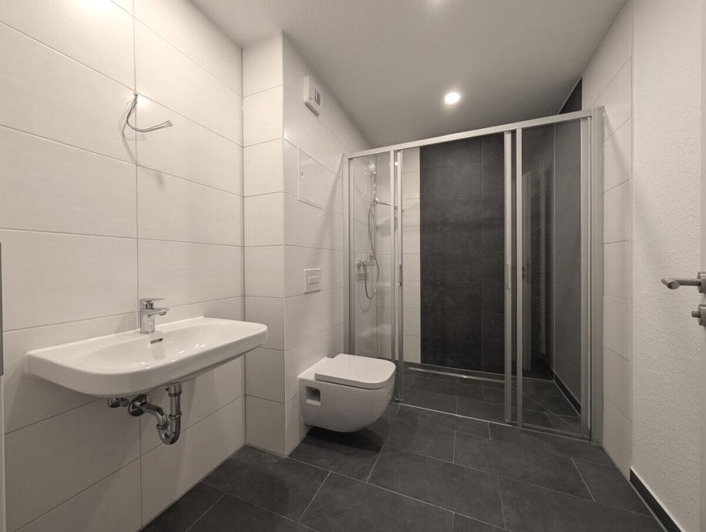 Top sanierte 3-R-Wohnung mit 2 Balkonen in Zentrumsnähe - Photo 2