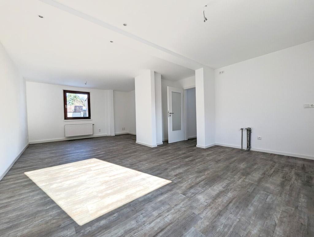Modernisierte Doppelhaushälfte mit großem, idyllischem Grundstück - Foto 1