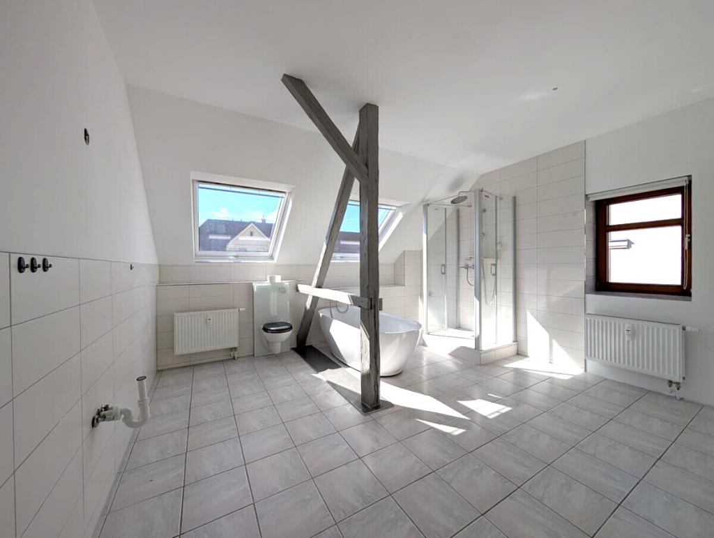 Großzügig wohnen über den Dächern von Zwickau – 100 m² im Dachgeschoss - Photo 1