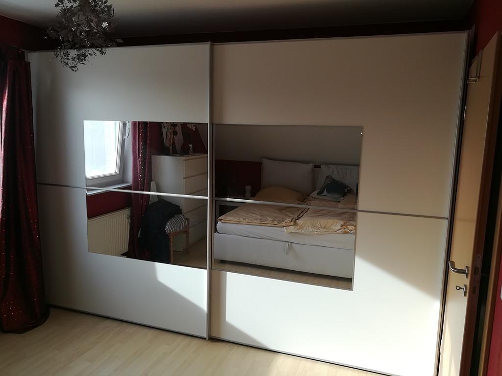 Schlafzimmer_Kleiderschrank.jpg
