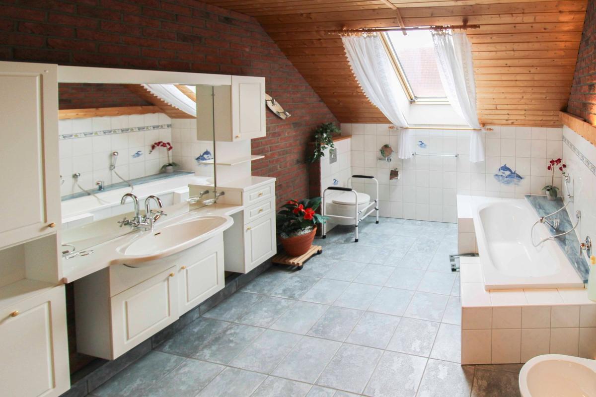 Immobilie in Hückelhoven - Frei stehendes und großzügiges Einfamilienhaus mit Einliegerwohnung in Hückelhoven-Millich - Bild 9