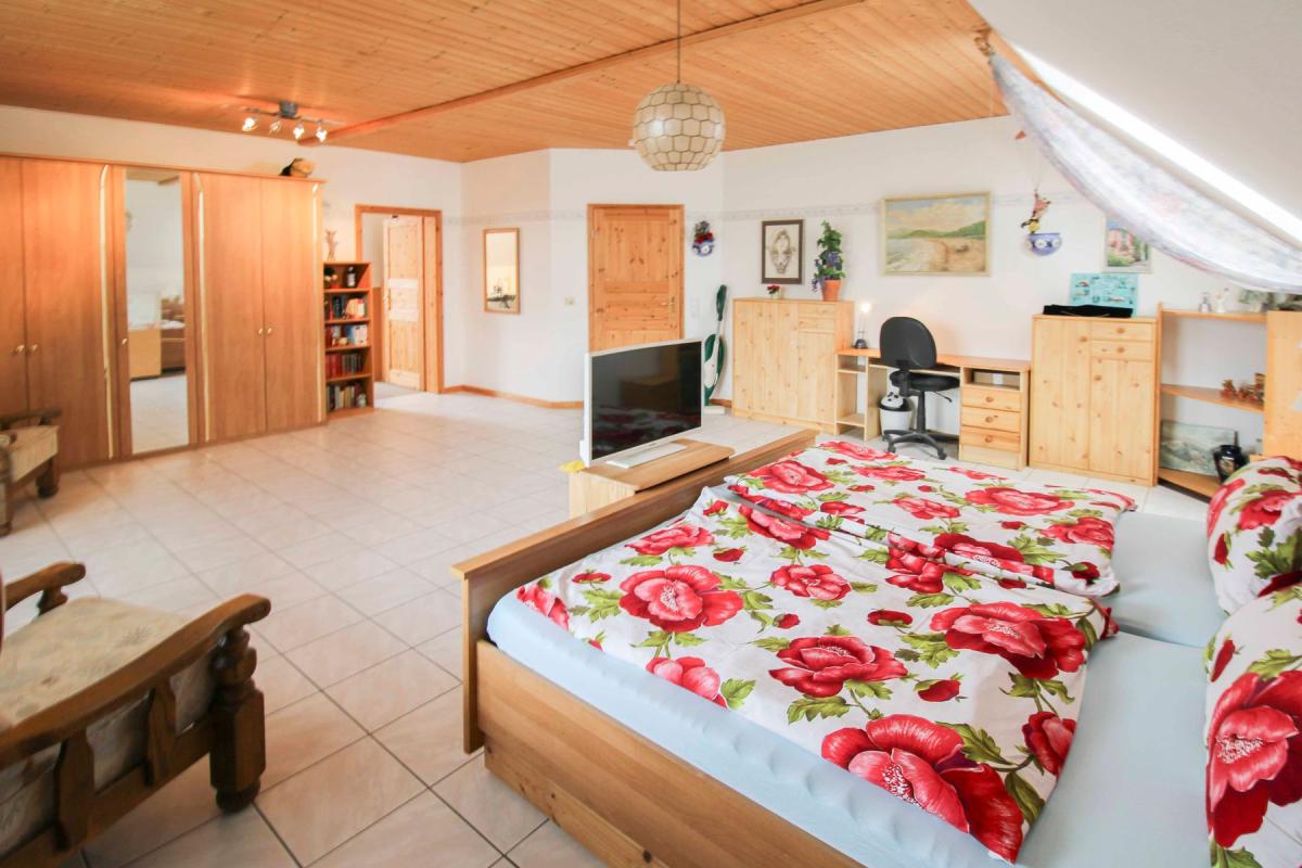 Immobilie in Hückelhoven - Frei stehendes und großzügiges Einfamilienhaus mit Einliegerwohnung in Hückelhoven-Millich - Bild 7