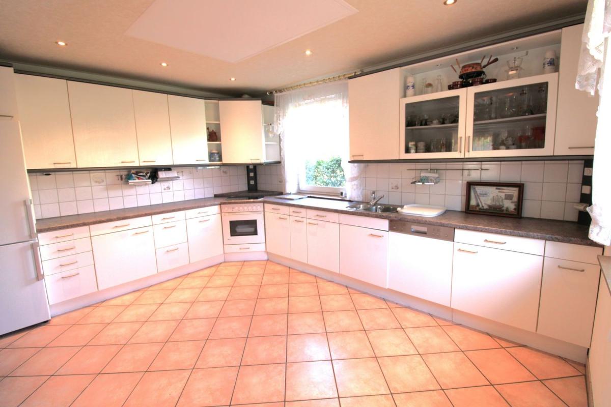 Immobilie in Hückelhoven - Frei stehendes und großzügiges Einfamilienhaus mit Einliegerwohnung in Hückelhoven-Millich - Bild 3