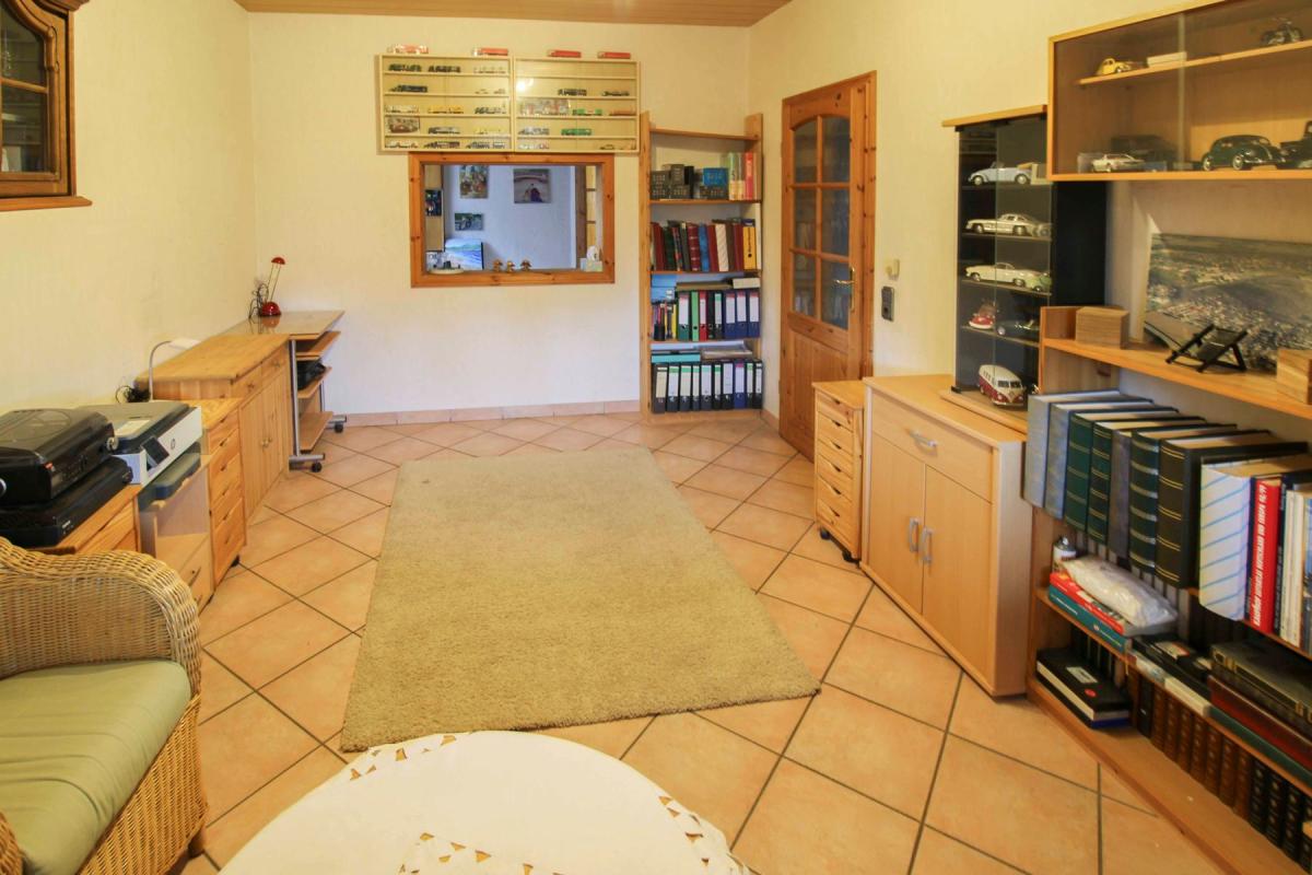 Immobilie in Hückelhoven - Frei stehendes und großzügiges Einfamilienhaus mit Einliegerwohnung in Hückelhoven-Millich - Bild 5