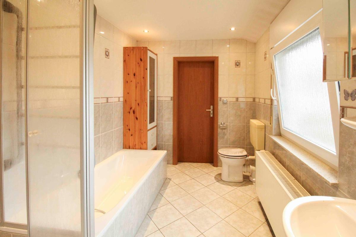 Immobilie in Rommerskirchen - Charmantes Bauernhaus mit kleiner Hofanlage, Nebengebäuden und vielen Nutzungsmöglichkeiten - Bild 4