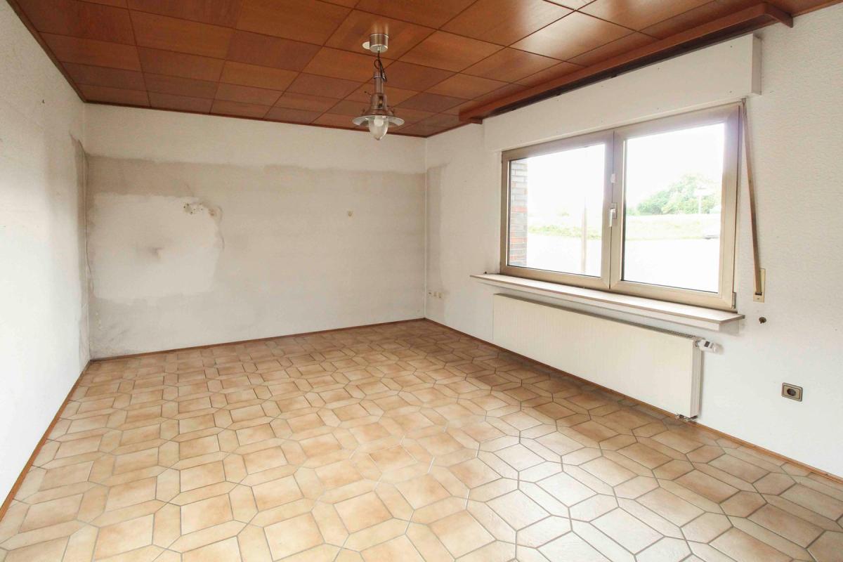 Immobilie in Rommerskirchen - Charmantes Bauernhaus mit kleiner Hofanlage, Nebengebäuden und vielen Nutzungsmöglichkeiten - Bild 2