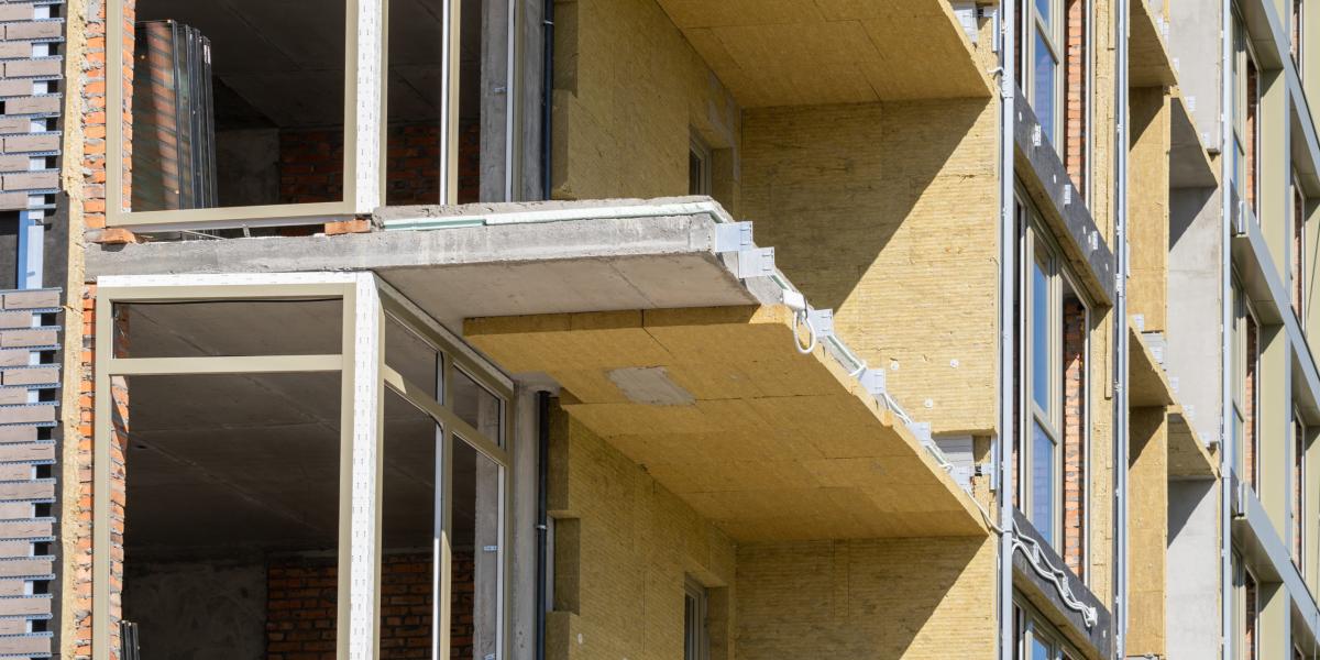 Wie kann ich den Balkon von unten dämmen?