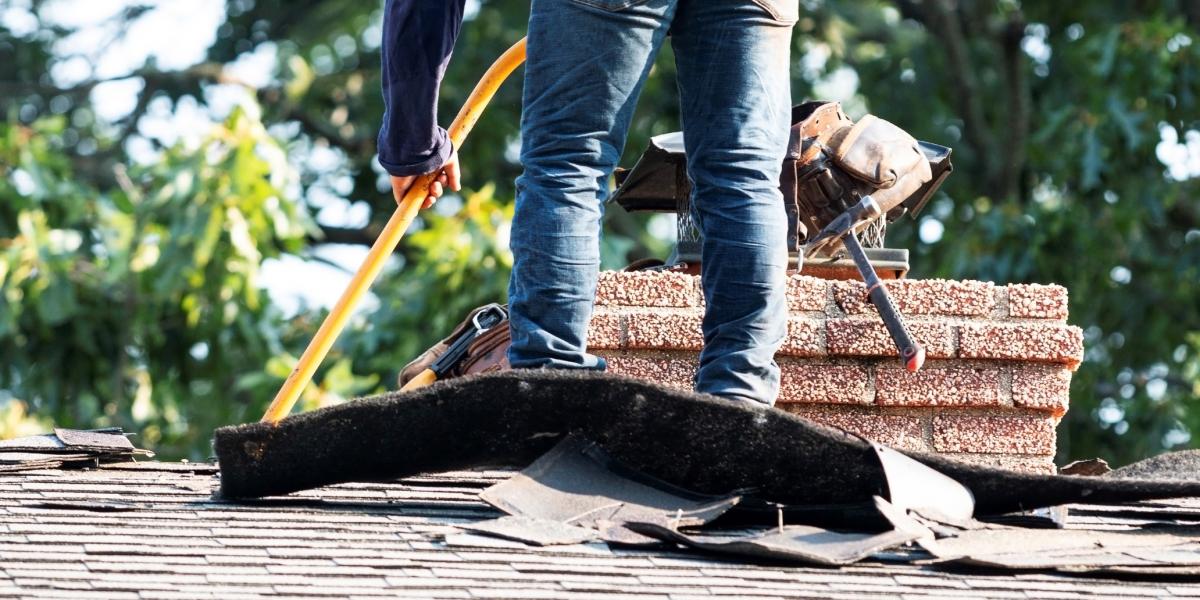 Dachpappe entsorgen: Mit diesen Kosten müsst ihr rechnen